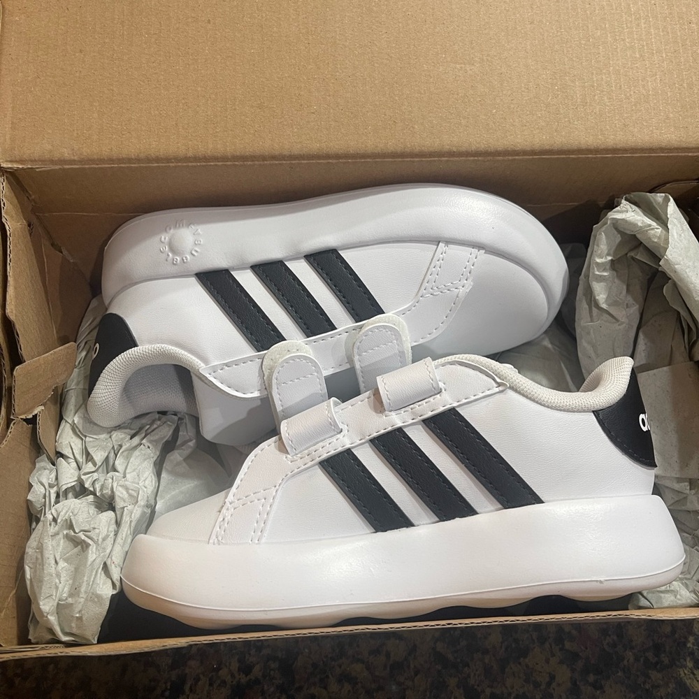 Grand Court 2.0 Adidas Kids White and Black Striped Sneakers